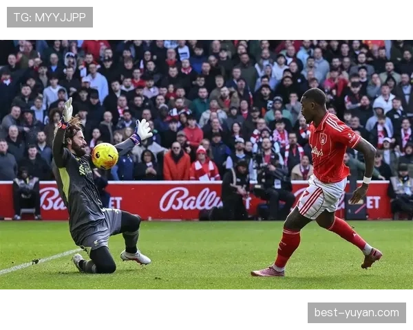 利物浦恩古莫哈替补盘活左路,突破传中注入久违活力 利物浦恩古莫哈替补盘活左路,突破传中注入久违活力